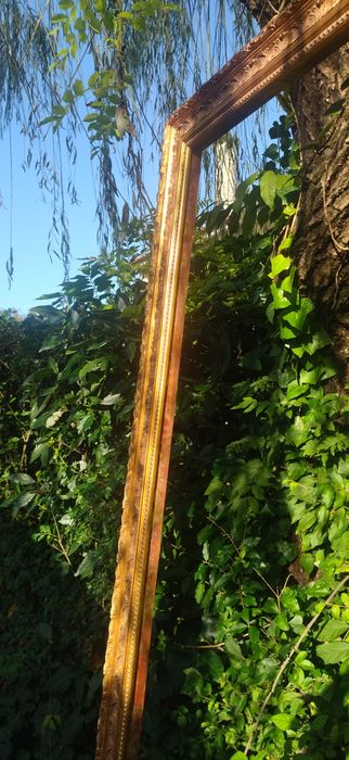 Moldura grande dourada