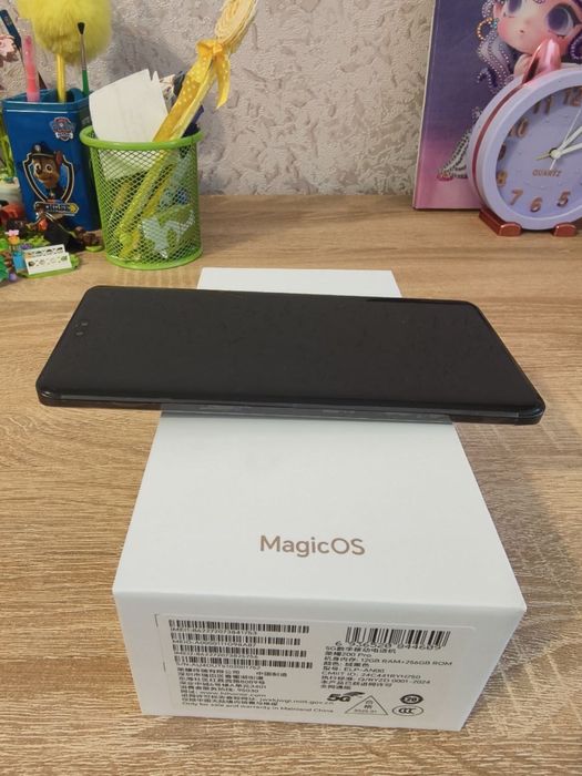 Продам смартфон Honor 200