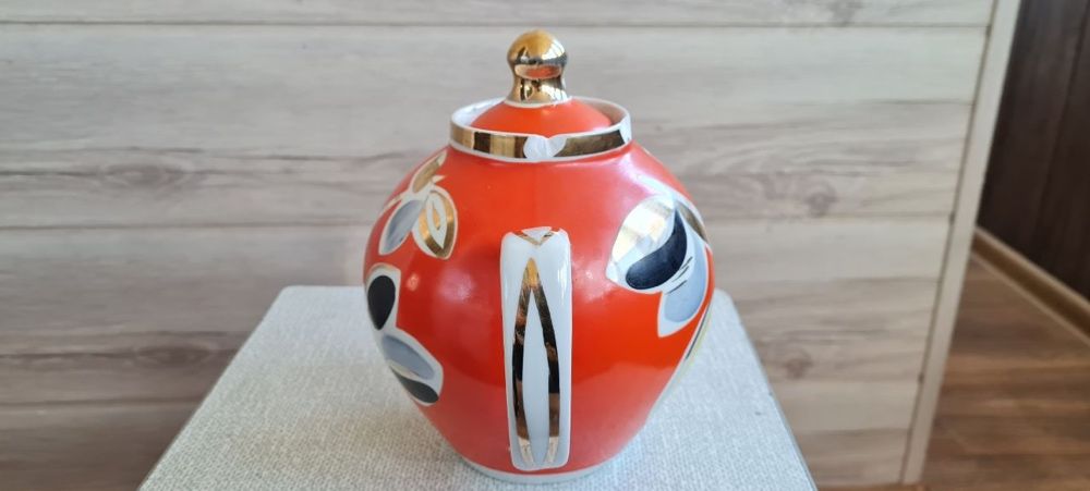 Чайник из набора «Яблоневый сад» фарфор клеймо Полонное, СССР 1980е