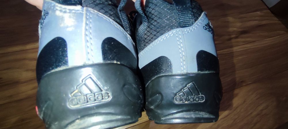 Oryginalne buty Adidas Traxion rozm 42 wkładka na zdjęciu