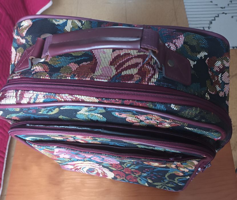 Pequena mala de viagem