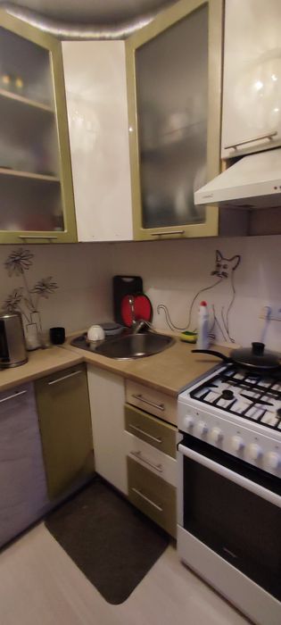Продам  трехкімнатну квартиру  в центрі