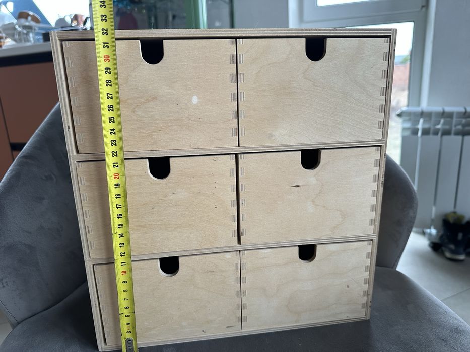 Стілець деревяний, полиця ікеа