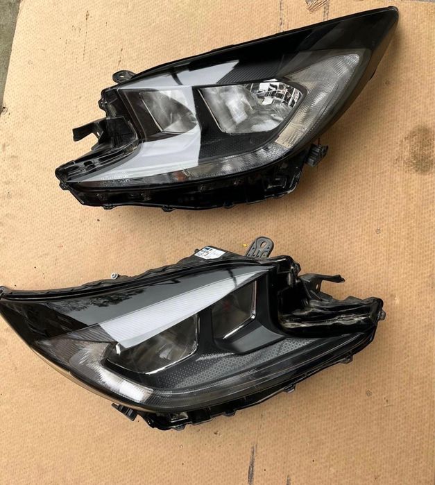 Toyota Aygo X 25r lampa przod lewa prawa Oryginal