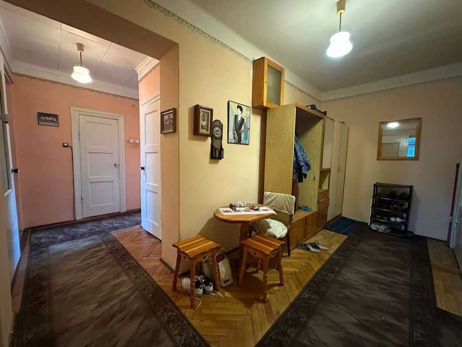Продаж двокімнатної квартири в ЧОП