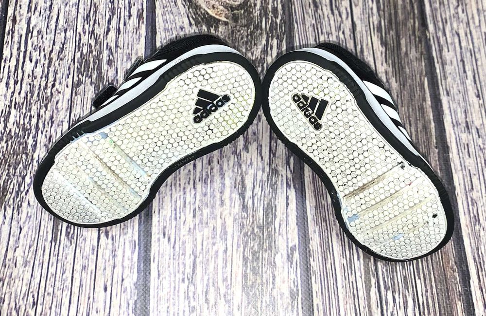 Демисезонные кроссовки Adidas для мальчика. размер 25 (14 см)
