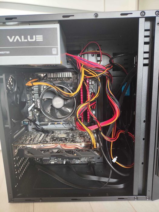 PC R7 2700 / RX590 / 16GB RAM / 500GB SSD