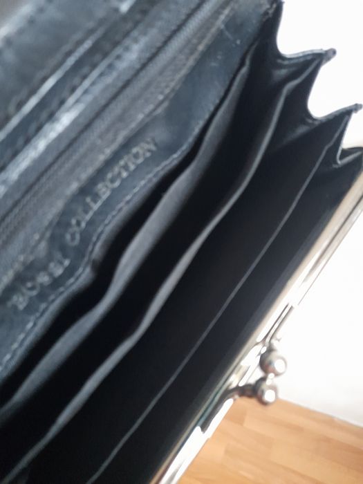 Чорний шкіряний гаманець