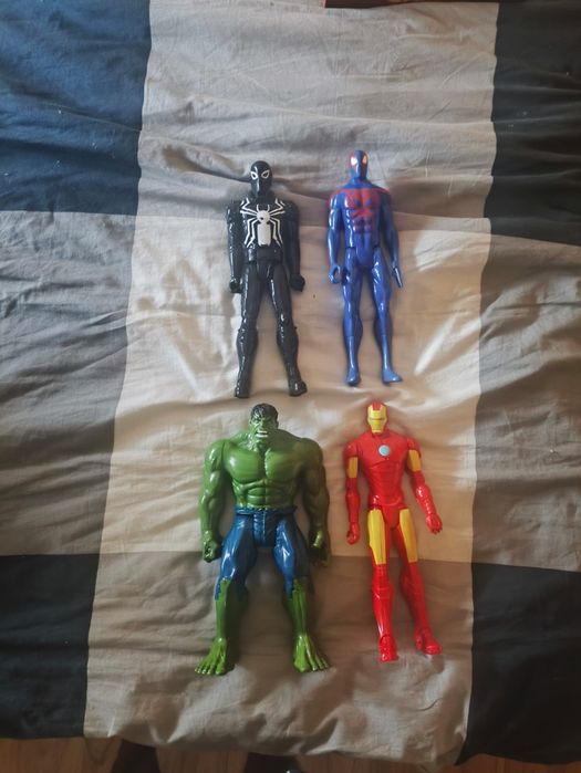 Bonecos Marvel - Venom, Homem Aranha, Hulk, Homem de Ferro. Como novos.