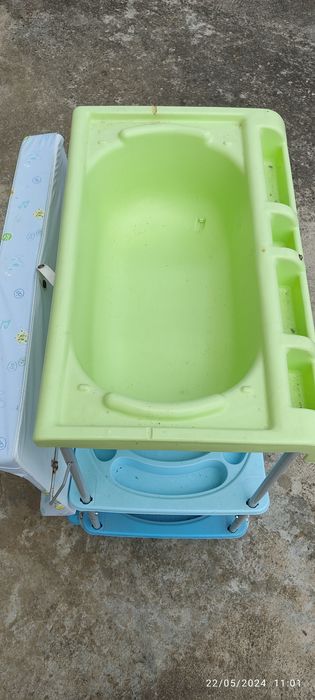 Fraldário com Banheira para Bebé