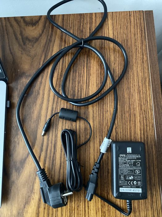 Oryginalny zasilacz DVE 12V 2.5A DSA-0421S-12 3 30 wtyk 5.5/2.1 mm +