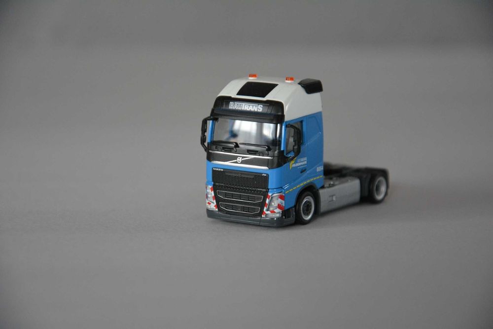 1:87 (H0) Herpa 305426 - Volvo FH GL XL (lowliner) - Felbermayr (Bautrans) 8054