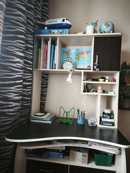 Комп'ютерний стіл