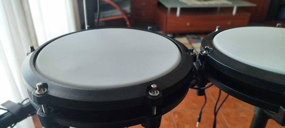 Bateria Eletrónica Alesis Nitro Max Kit (COMO NOVA)