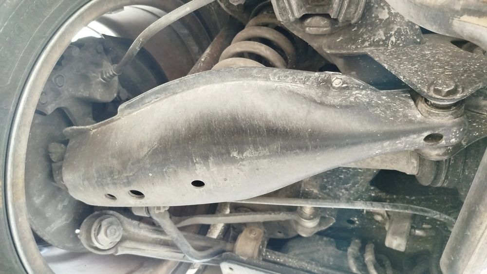 Braço de suspensão trás esquerdo MERCEDES-BENZ Classe C Carrinha (S203
