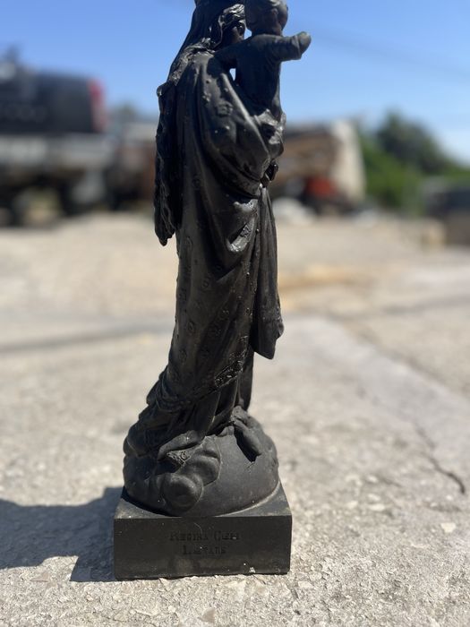 Estátua Virgem Maria com Menino Jesus em latão