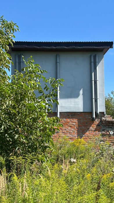 Сучасний приватизований гараж з кімнатою для відпочинку