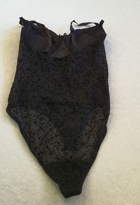 Czarne body r.75B prześwitujące motyw florystyczny Milena
