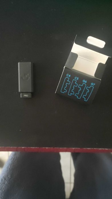 Logitech g pro wireless 1 versão(lado esquerdo falha algumas vezes)