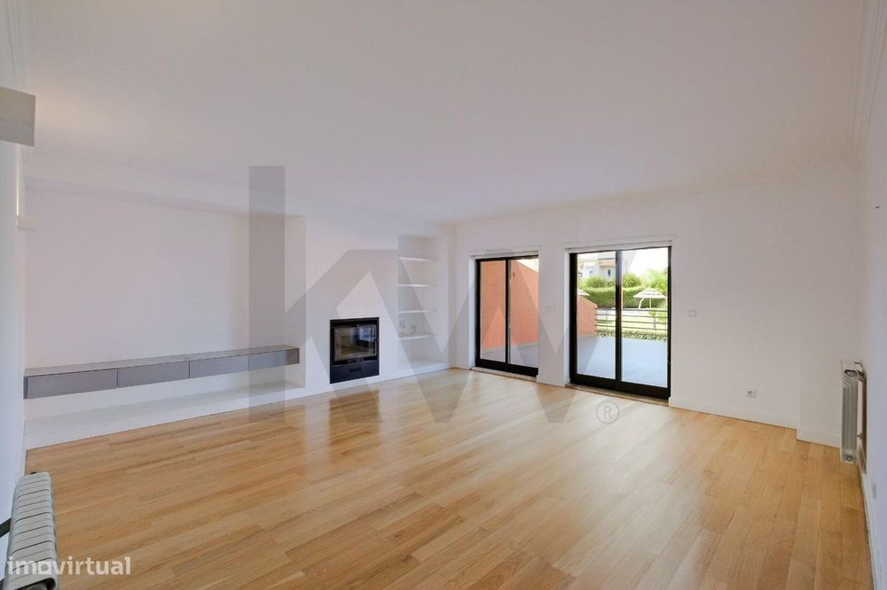 Apartamento T3 com Terraço Privativo de 68 m2 no Prestigiado Condomíni