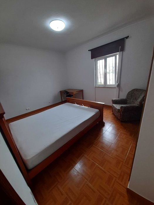 Quarto individual casa de banho privativa Amadora