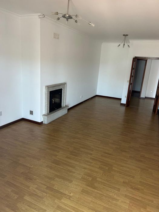 Apartamento T3 C/ terraço + varanda