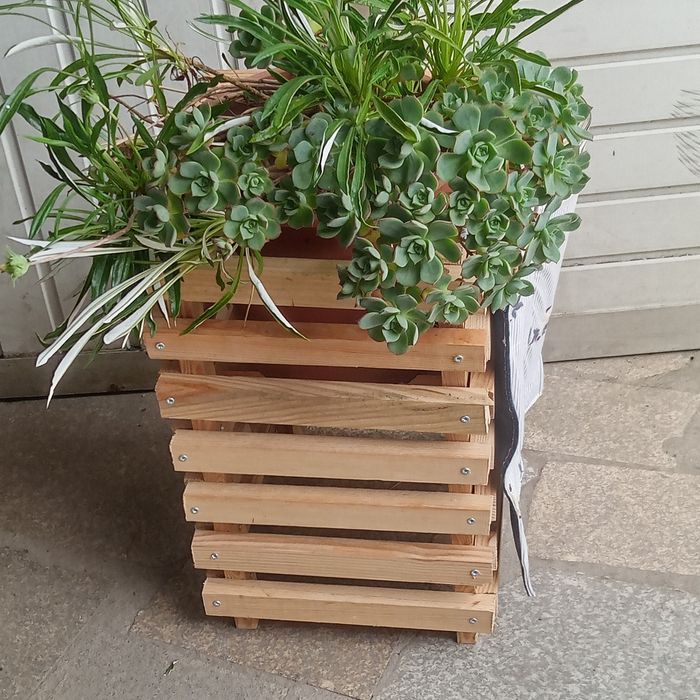 Suporte em pinho para vasol