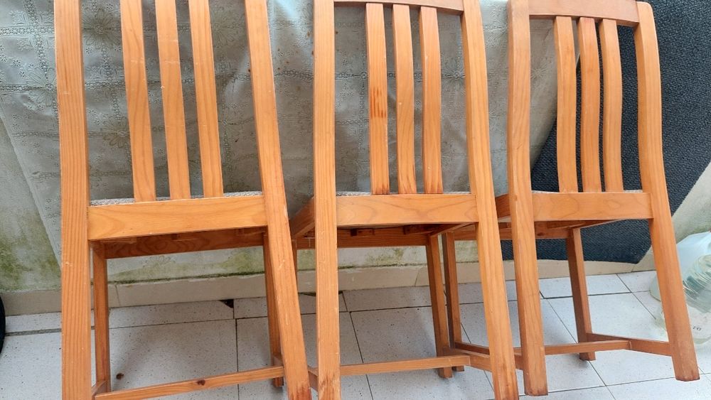 Cadeiras em madeira