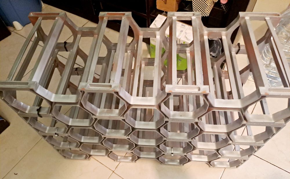 4 Garrafeira  plásticas