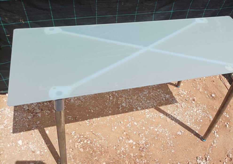 Mesa c/ tampo de vidro