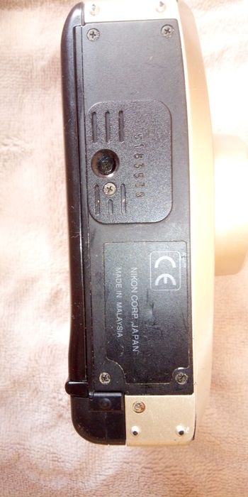 Aparat fotograficzny Nikon Zoom 90 na klisze