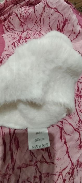 Biała czapka damska