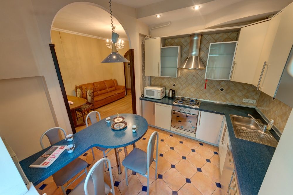 Просторная трехкомнатная квартира на бульваре Тараса Шевченка, д.58