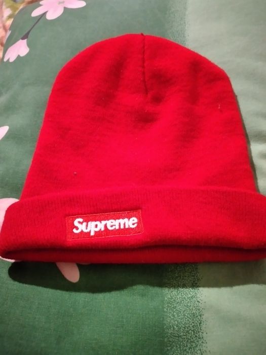 Червона шапка Supreme  стильна, унісекс.