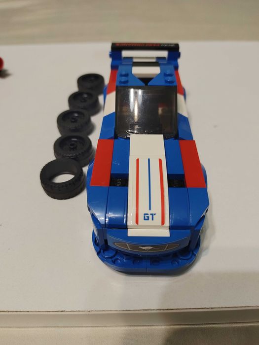 Машинки з конструктора Qman та Hot Wheels