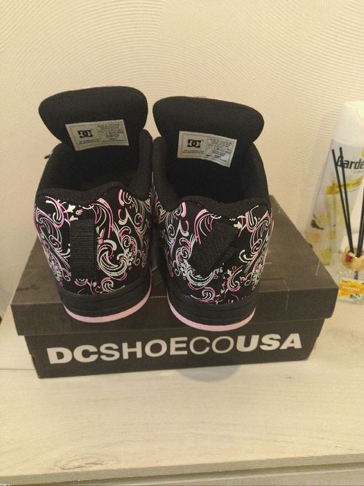 DC Court Graffik Black Pink Sabbath