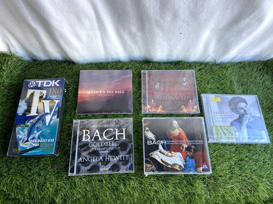 Conjunto cd's, filmes e cassetes
