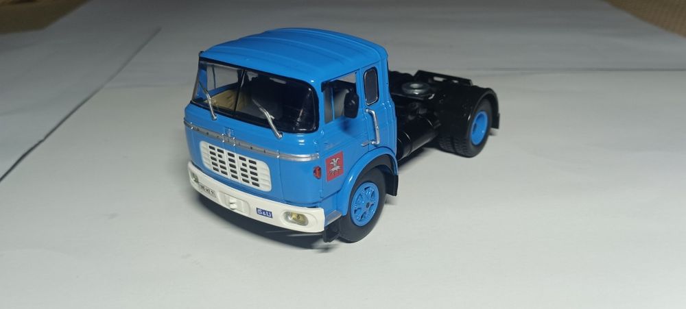 Camiões escala 1/43