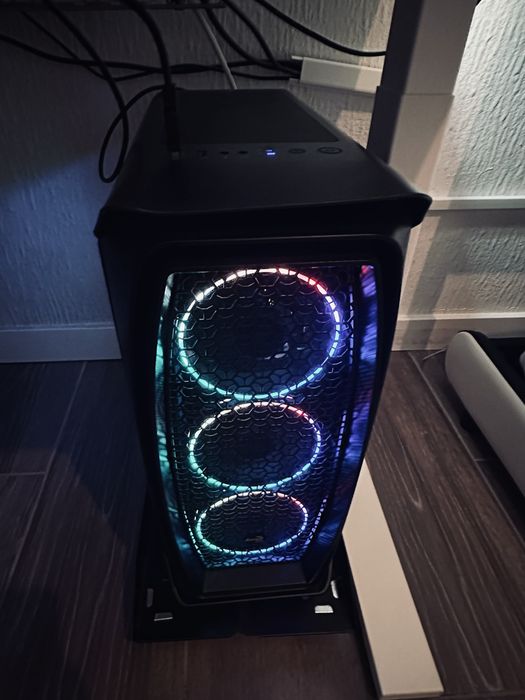 Caixa  computador  + Suporte com rodas