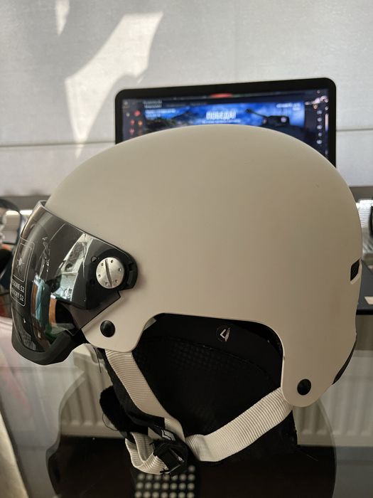 Шлем защитный вело мото зима лето.. вес 545 грамм