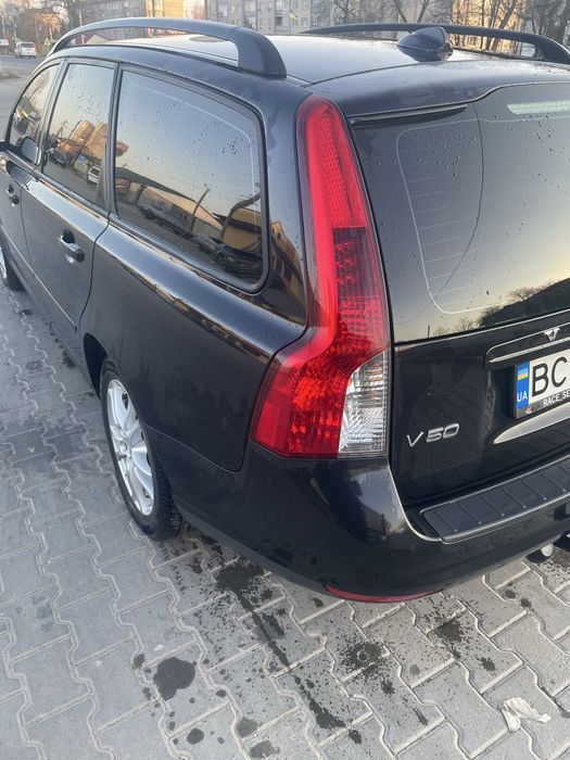 Volvo v50 2008 рік  Base