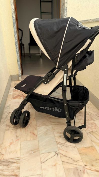 Carrinho de Bebé Nania - Prático, Leve e em Ótimo Estado