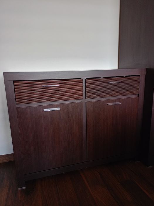 Sprzedam szafę ubraniową i komodę