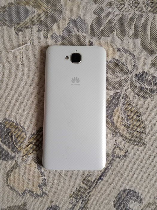 Надійний телефон (HUAWEI Y6 Pro) для дзвінків та роботи.