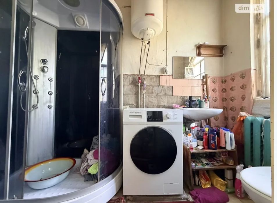 Продається цегляний будинок у центрі смт Рокитне