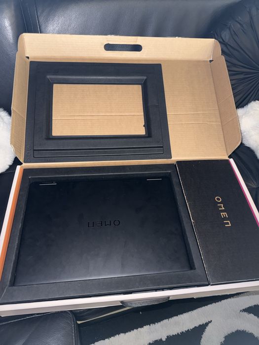 Laptop gamingowy hp omen 16 rtx 4070, 1tb ssd, 32gb ram, i7 14700hx + akcesoria stan idealny