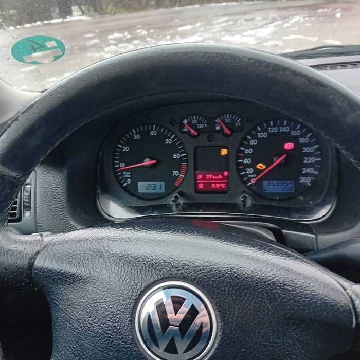 Volkswagen Golf 4.  2002r.
