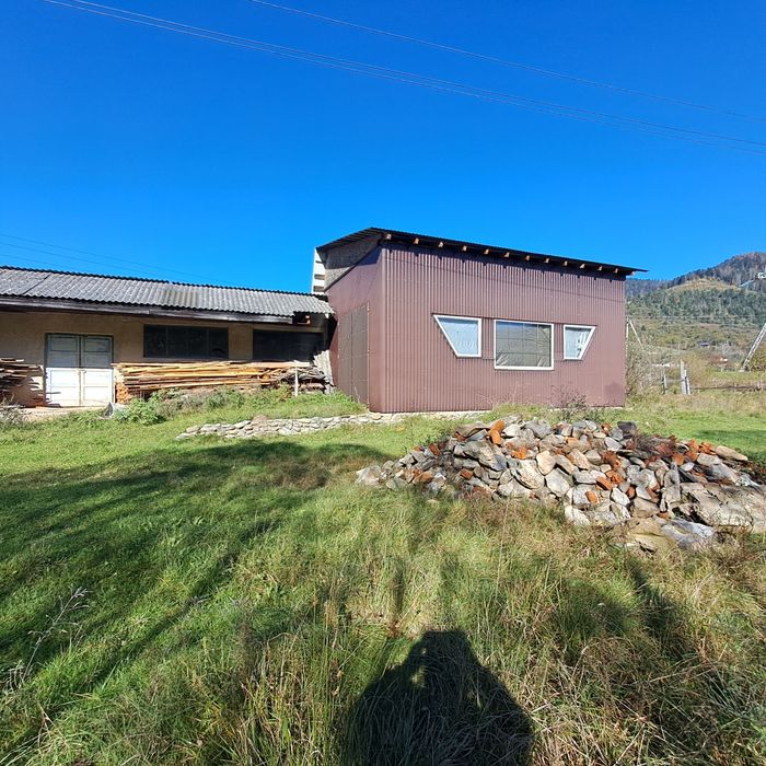 Продам комерційне приміщення на 20 сотках