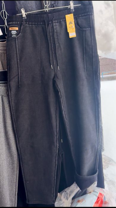 Жіночі брюки на флісі різні види