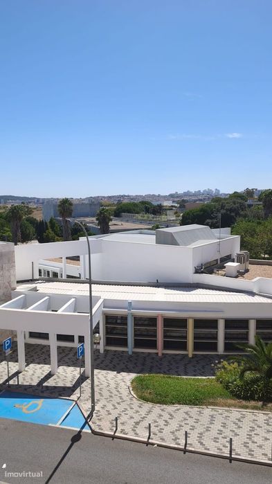 T3 Brandoa, totalmente renovado com garagem